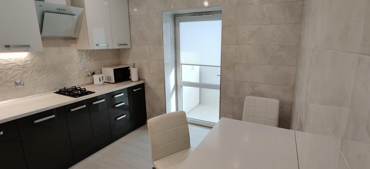 Luxury Apartments Atlant Lutsʼk Exterior foto
