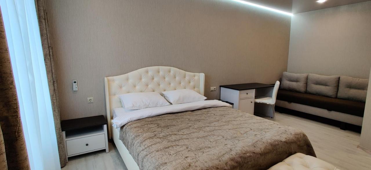 Luxury Apartments Atlant Lutsʼk Exterior foto